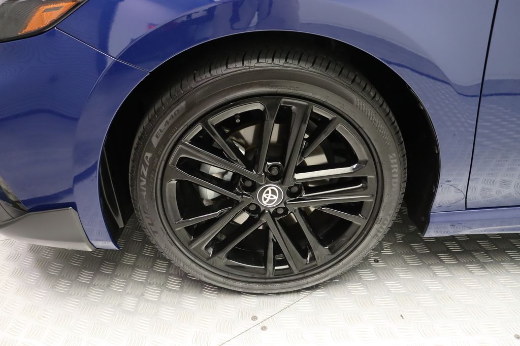 2025 Toyota Camry SE 4