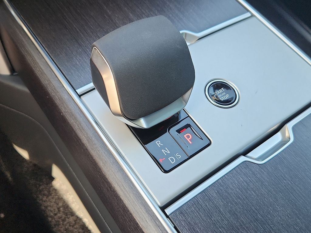 Thumbnail: 2026 Land Rover Range Rover - 7