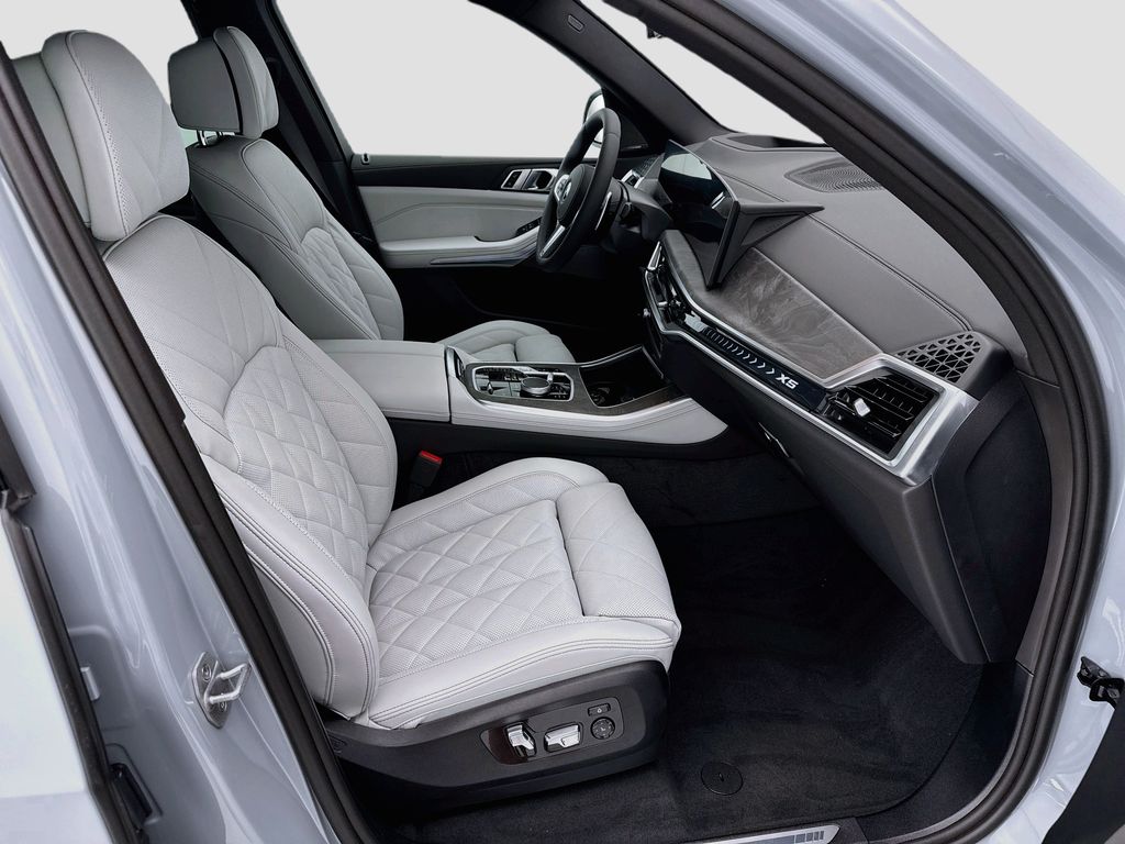 Thumbnail: 2026 BMW X5 - 19