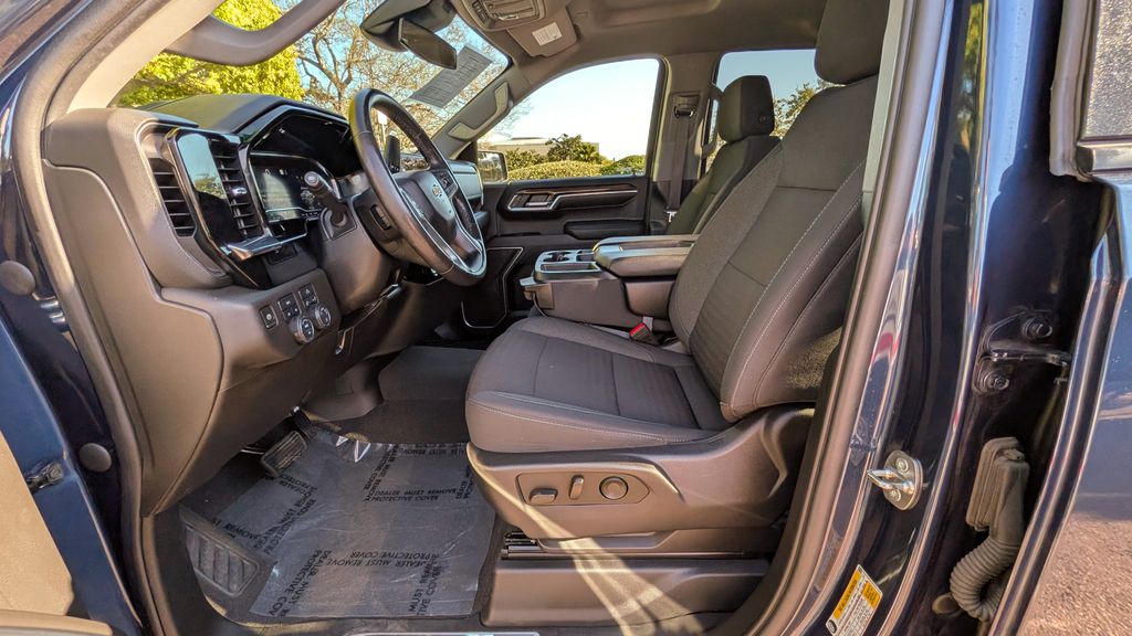 Used 2022 Chevrolet Silverado 1500 LT 4D Crew Cab