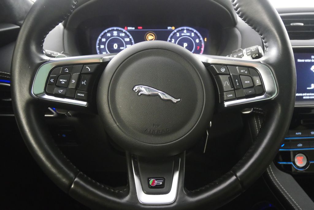 Thumbnail: 2019 Jaguar F-Pace - 19