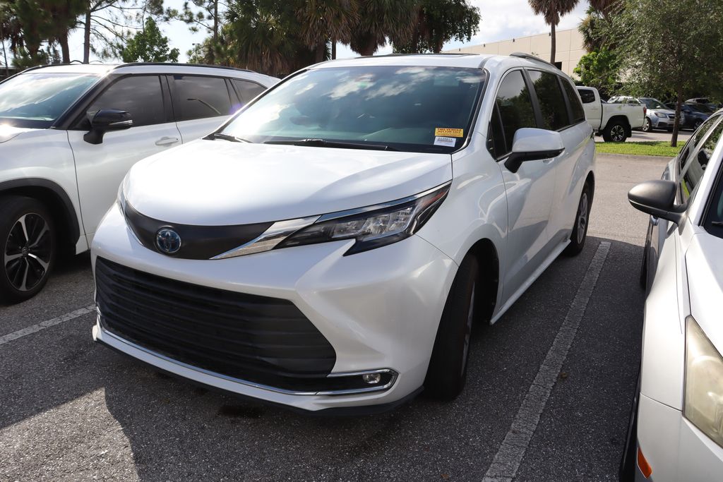 Thumbnail: 2022 Toyota Sienna - 1