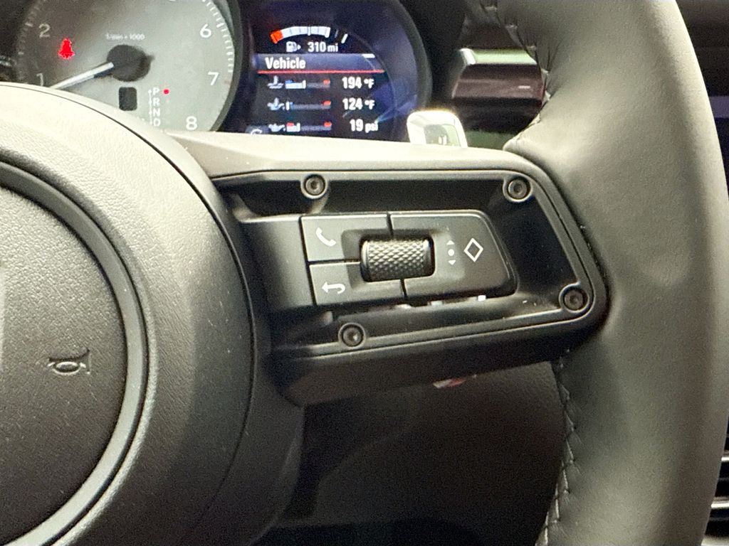 Thumbnail: 2026 Porsche Macan - 12