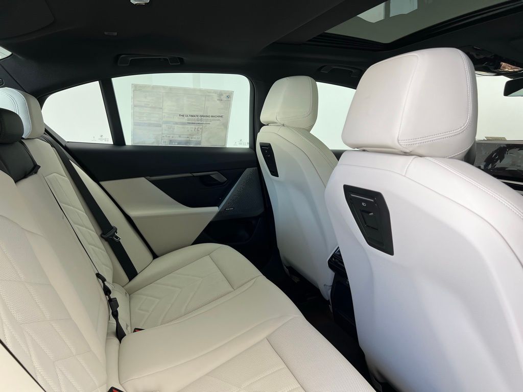2025 BMW 5 Series 530i 9