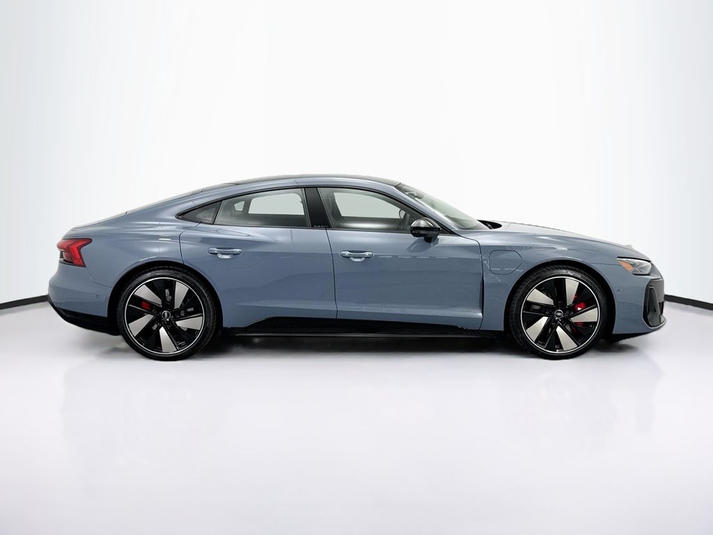 Thumbnail: 2026 Audi e-tron GT - 4