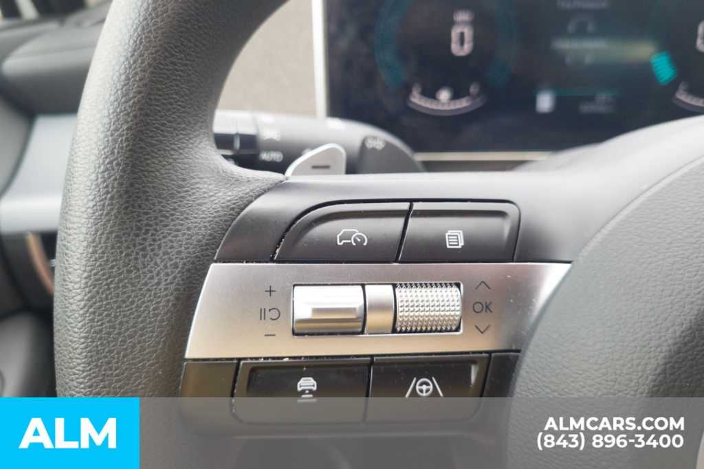 Certified Used 2025 White Hyundai SEL image 30