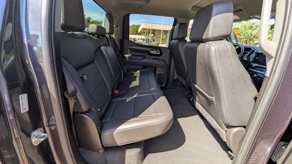 Used 2025 GMC Sierra 1500 SLT 4D Crew Cab