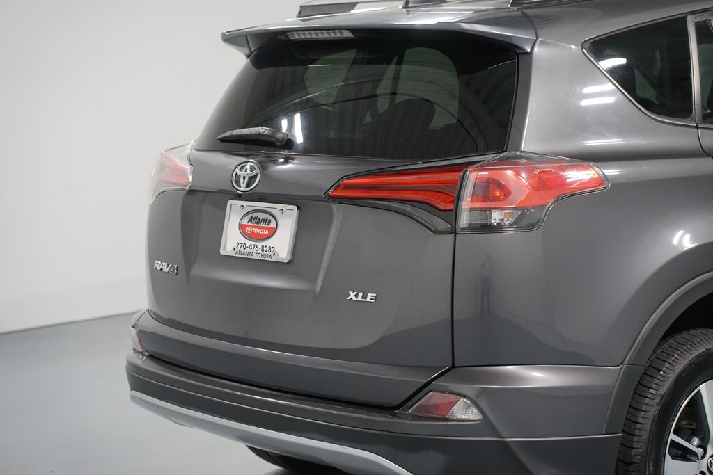 Thumbnail: 2017 Toyota RAV4 - 9