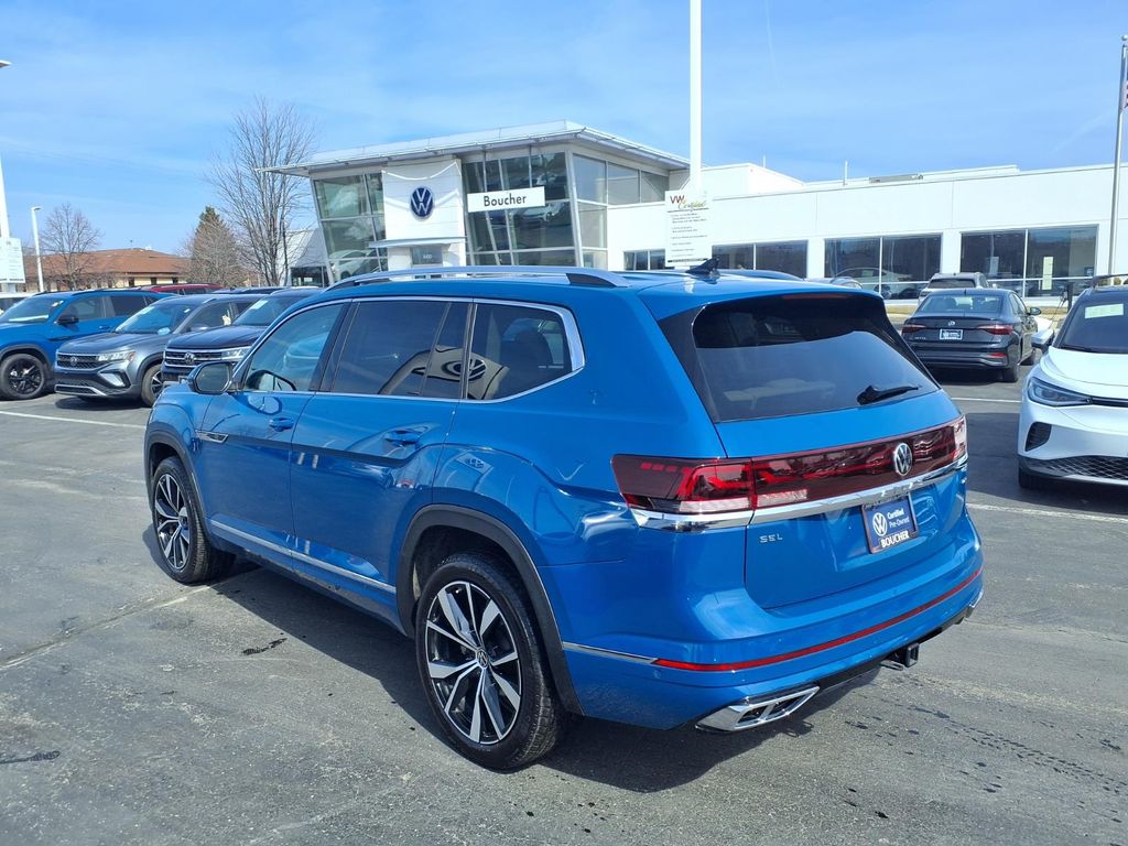 Certified Used 2025 Mountain Lake Blue Metallic Volkswagen 2.0T SEL Premium R-Line image 4