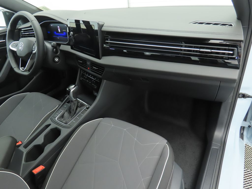 Thumbnail: 2025 Volkswagen Jetta - 17