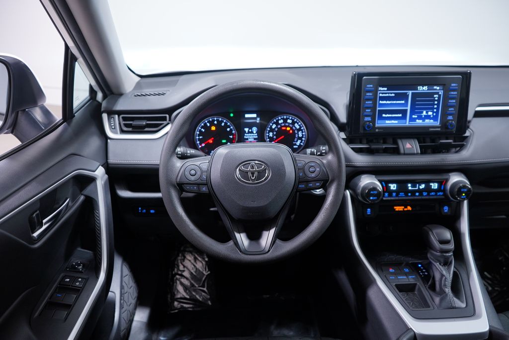 2021 Toyota RAV4 XLE 10