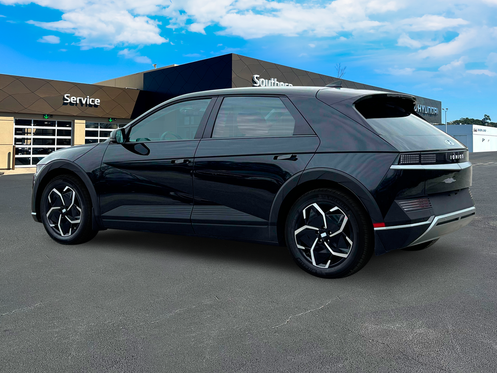 New 2024 Black Hyundai SEL image 4