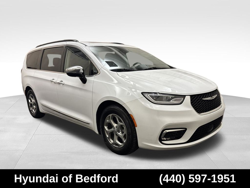 2023 Chrysler Pacifica Limited - Image 3