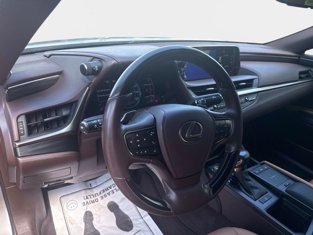 Used 2020 Lexus ES Sedan