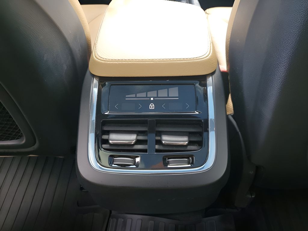 Used Car 2018 Volvo Xc90  T6 Momentum For Sale Under $15,000 In Austin, Texas