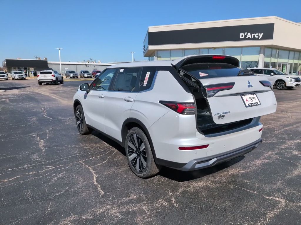 New 2026 White Mitsubishi SE image 12