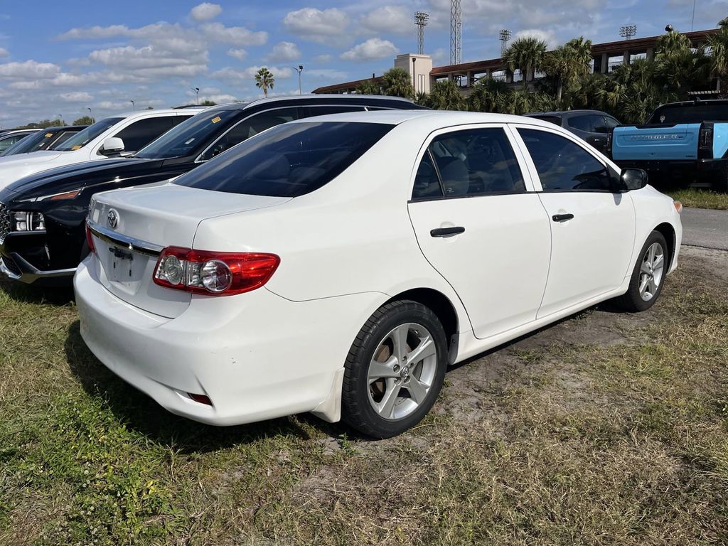 2011 Toyota Corolla LE 4