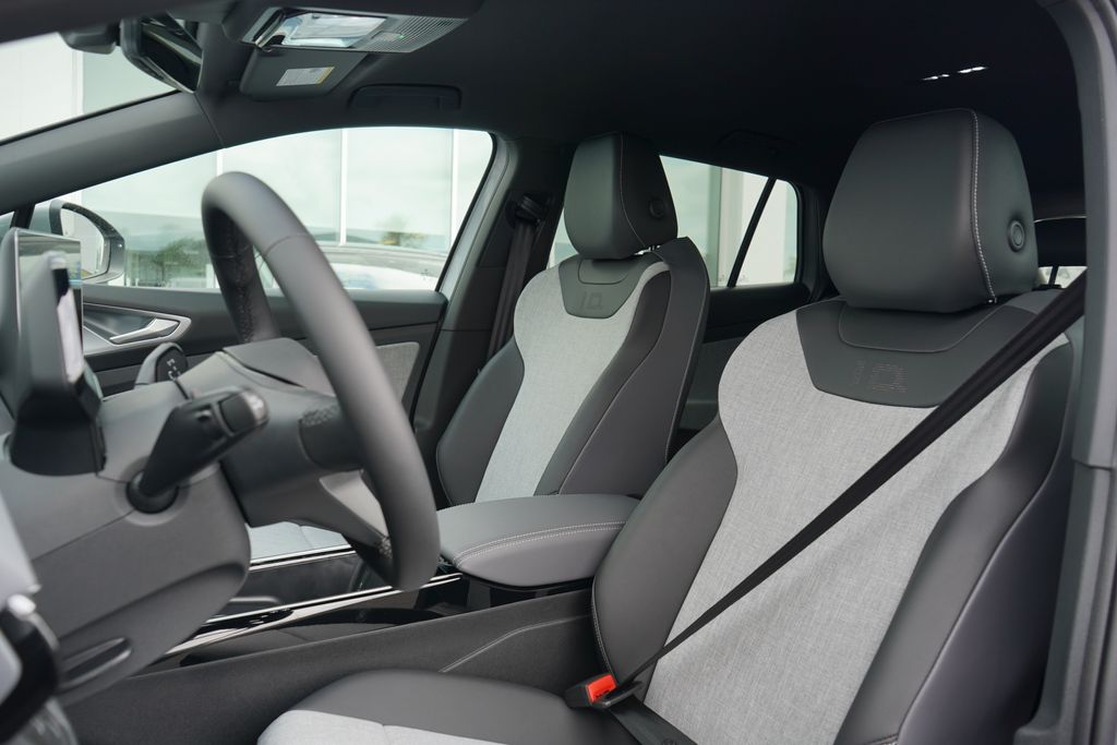 2025 Volkswagen ID.4 Pro 7