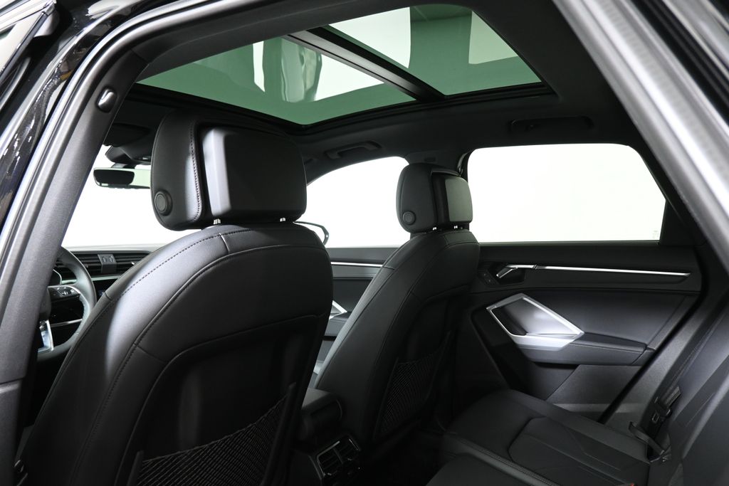 Thumbnail: 2025 Audi Q3 - 27