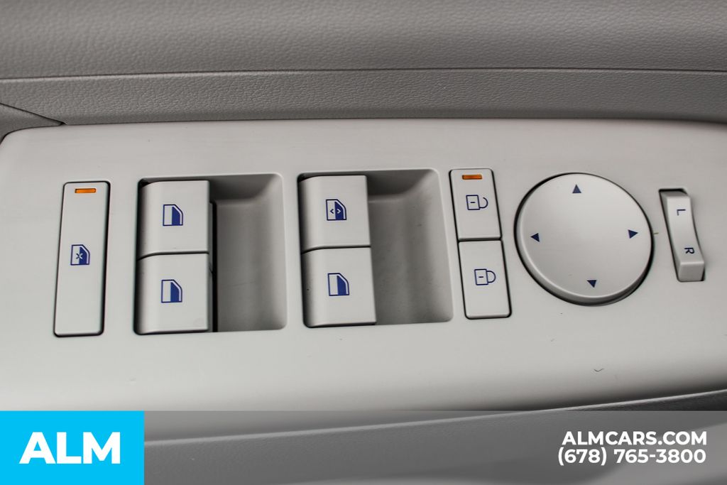 2024 Hyundai Kona SE photo 37