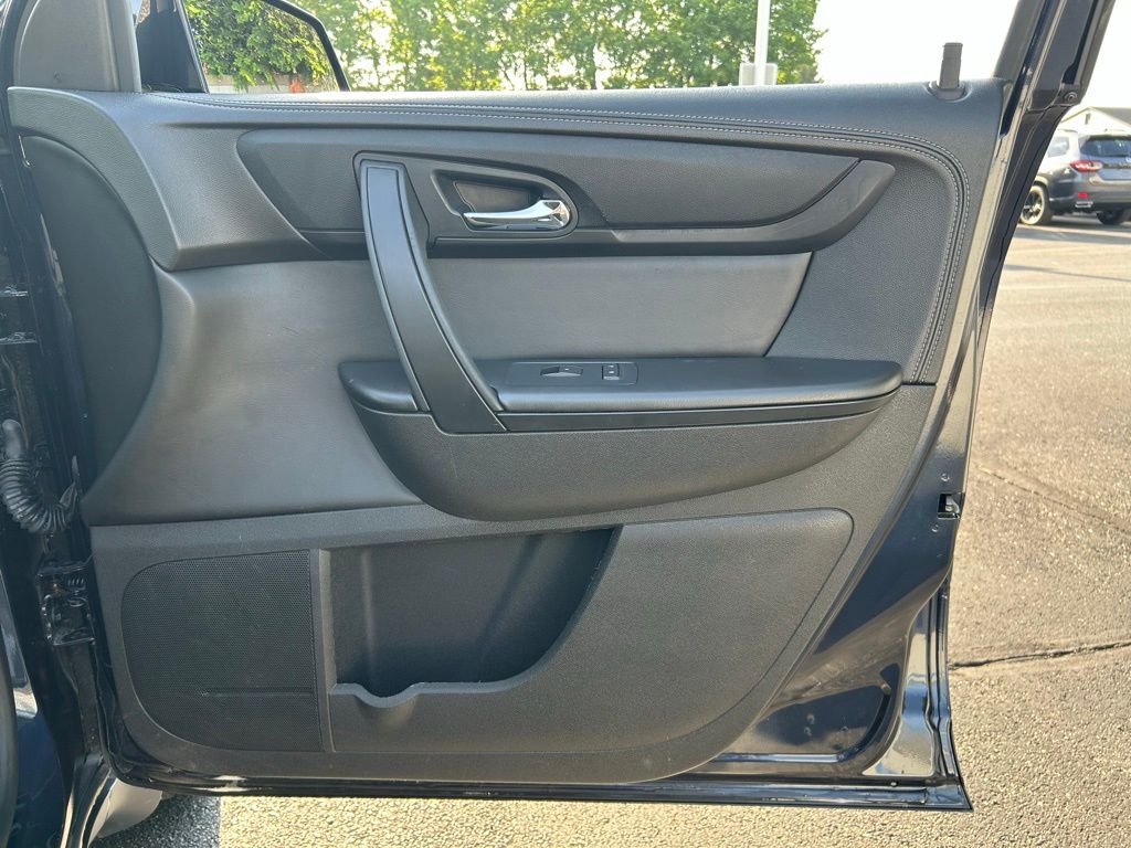 Thumbnail: 2016 Chevrolet Traverse - 26