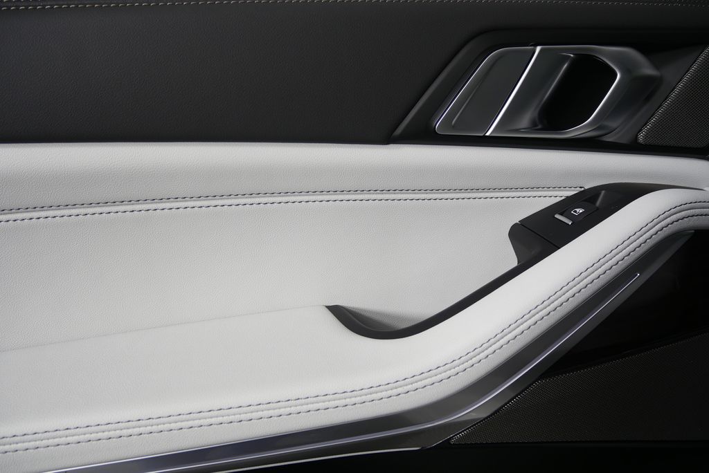 Thumbnail: 2026 BMW X5 - 13