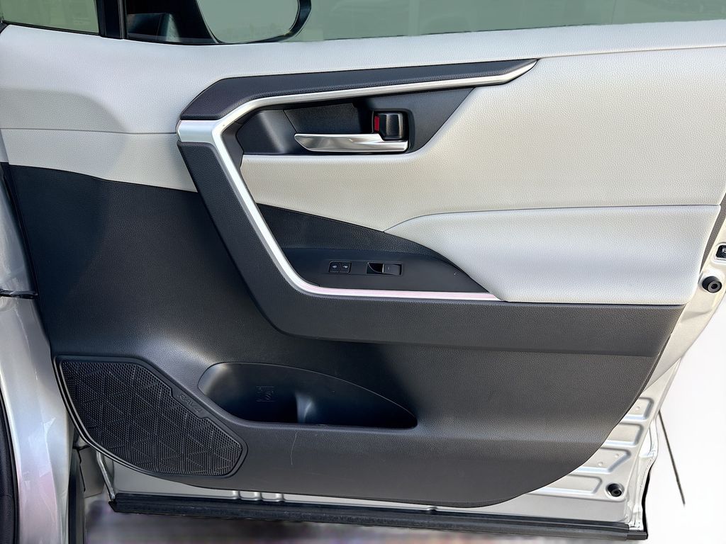 Thumbnail: 2024 Toyota RAV4 - 25