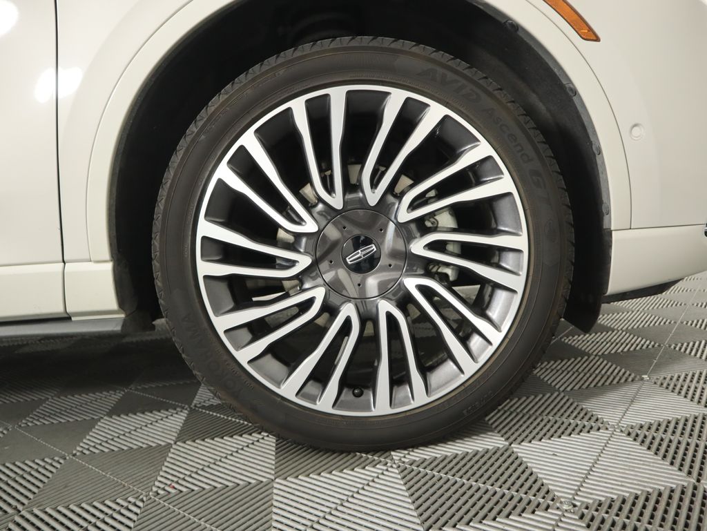 Thumbnail: 2022 Lincoln Corsair - 32