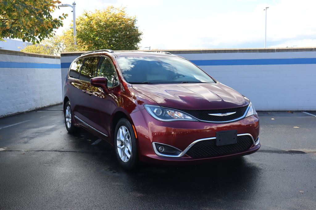 2017 Chrysler Pacifica  7