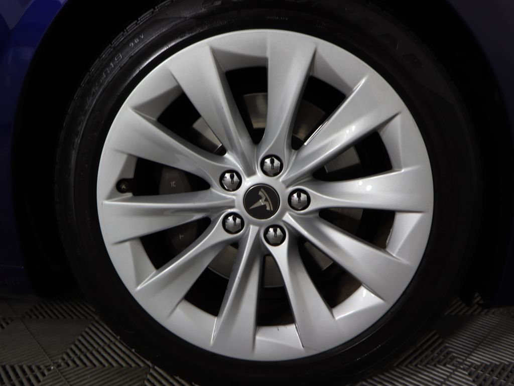 Thumbnail: 2018 Tesla Model S - 32