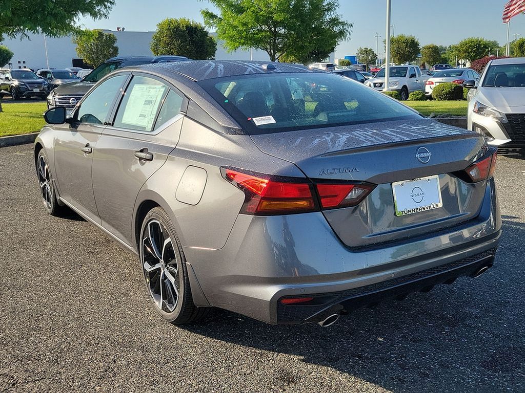 2025 Nissan Altima SR 3