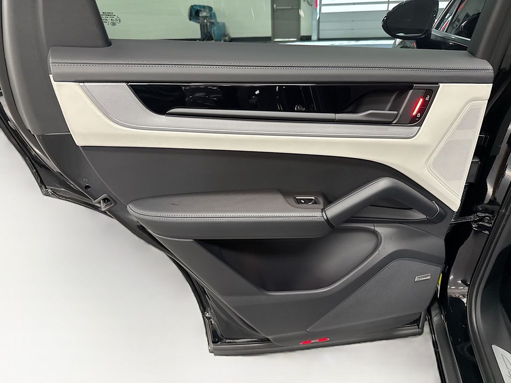 Thumbnail: 2026 Porsche Cayenne - 26