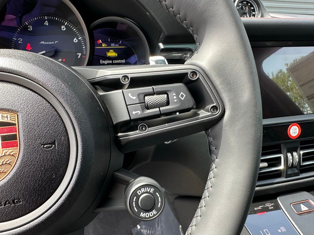 Thumbnail: 2025 Porsche Macan - 20