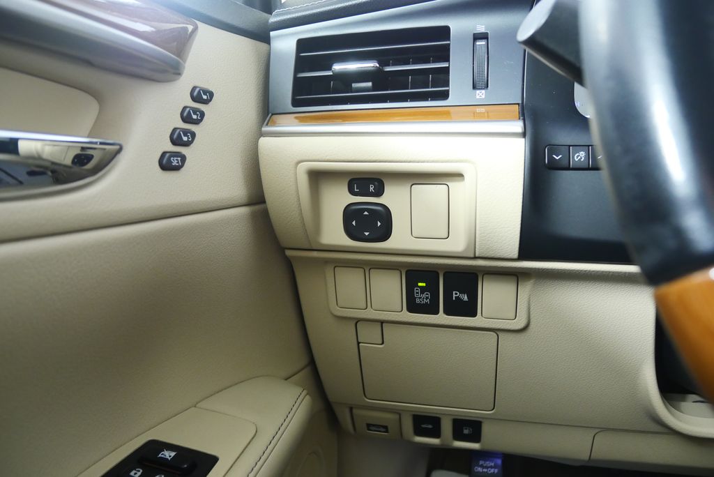 Thumbnail: 2013 Lexus ES - 15