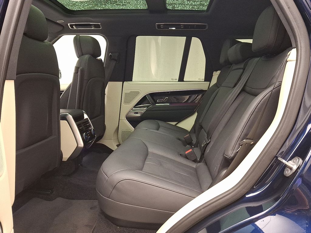 2023 Land Rover Range Rover SE 10