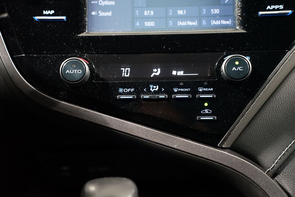 2019 Toyota Camry SE 20