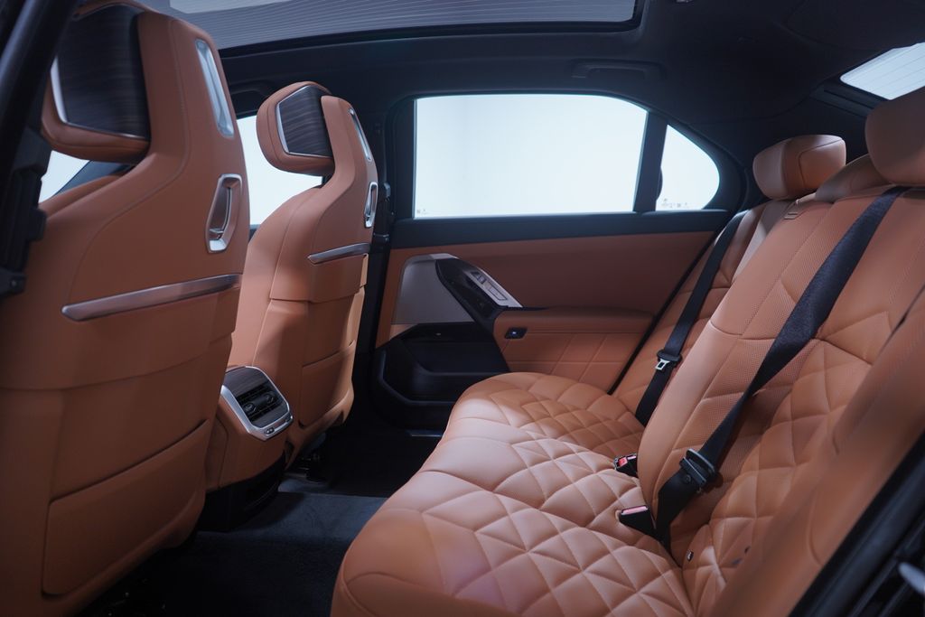 2025 BMW 7 Series 740i 9