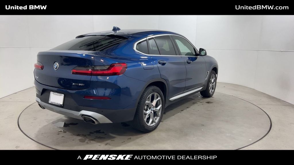 2024 BMW X4 xDrive30i 8