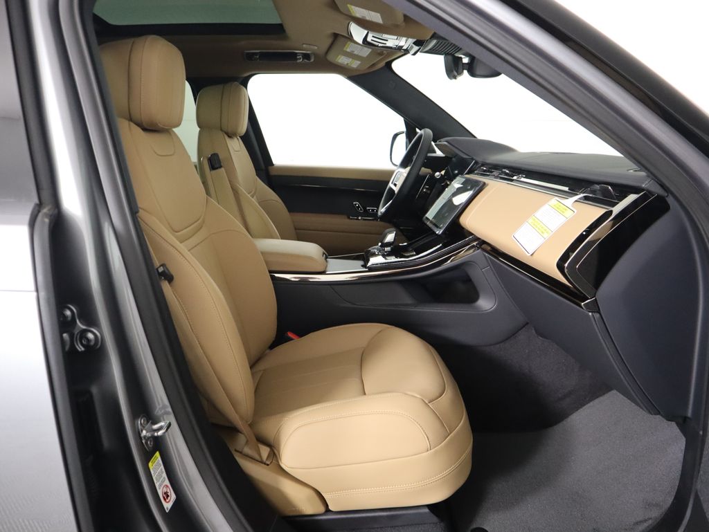 2025 Land Rover Range Rover Sport SE 21