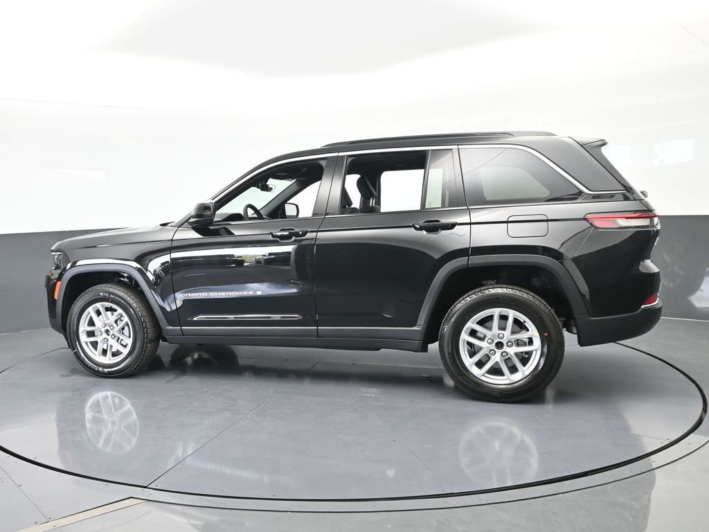 New 2026 Diamond Black Crystal Pearlcoat Jeep Laredo X image 3