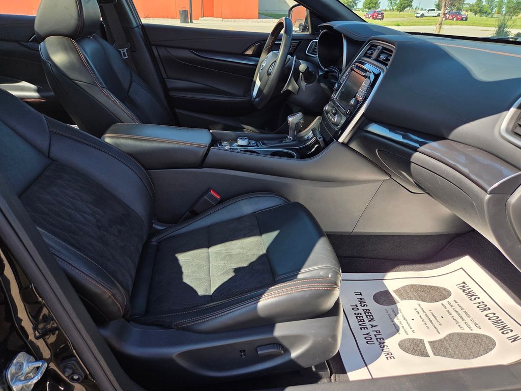 2023 Nissan Maxima SR