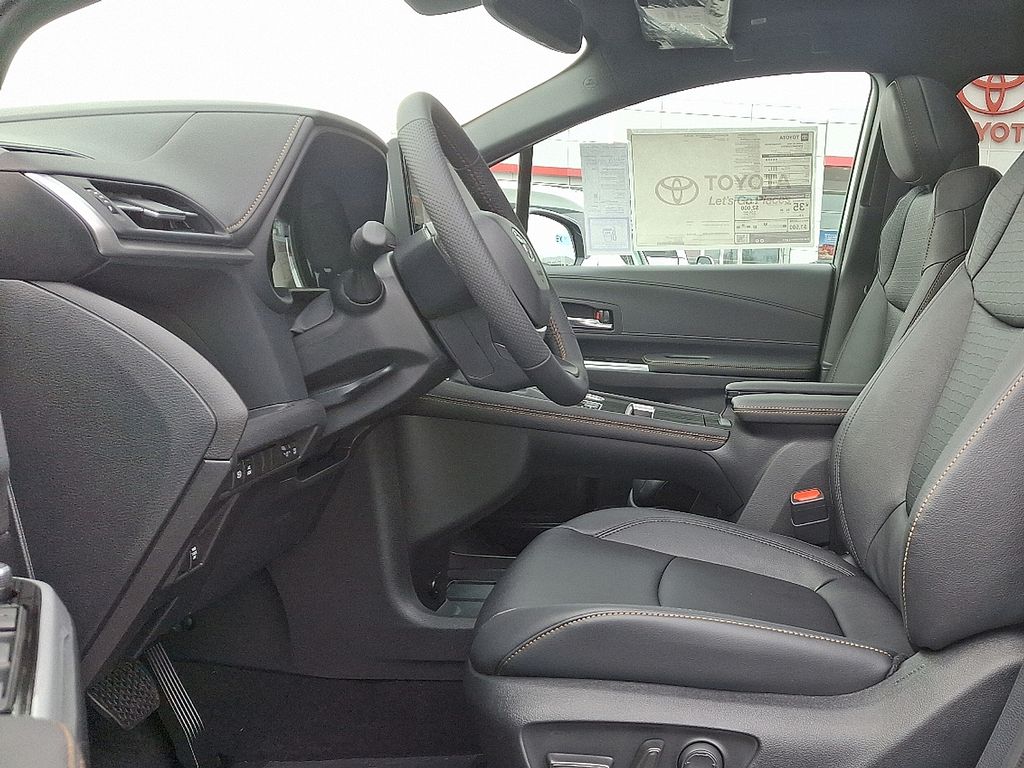 2025 Toyota Sienna L 9