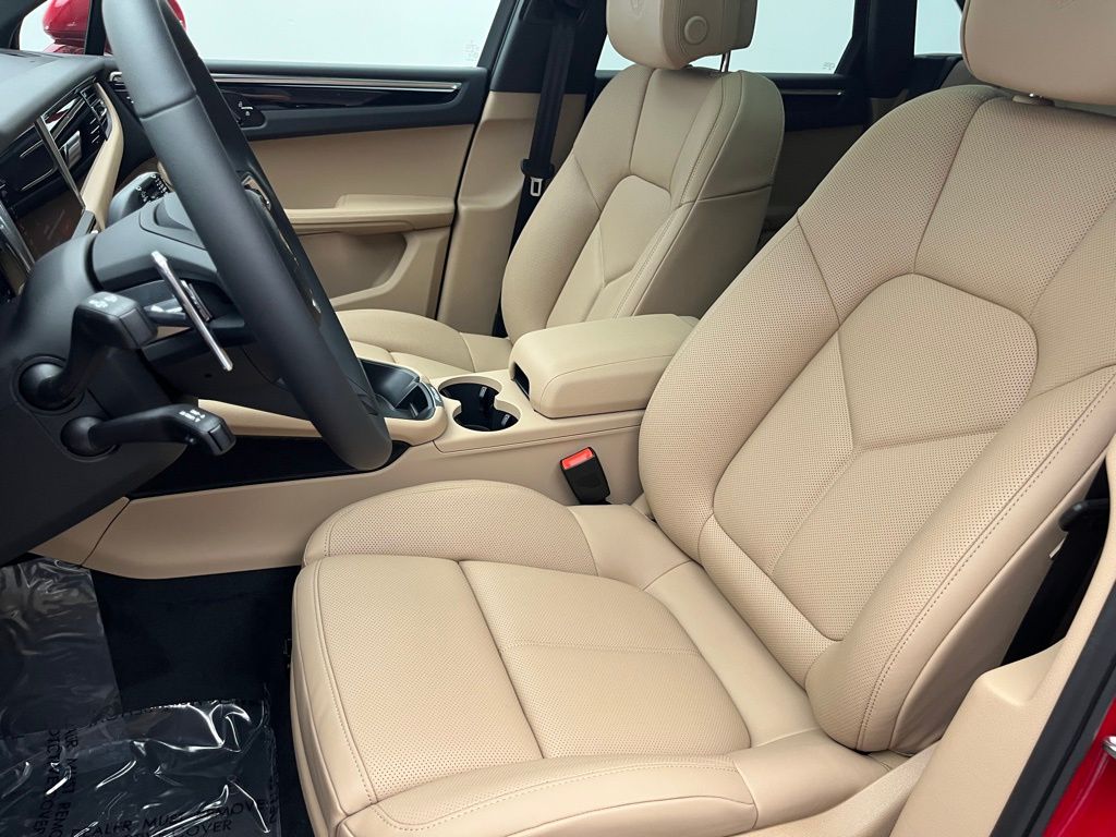 Thumbnail: 2025 Porsche Macan - 5