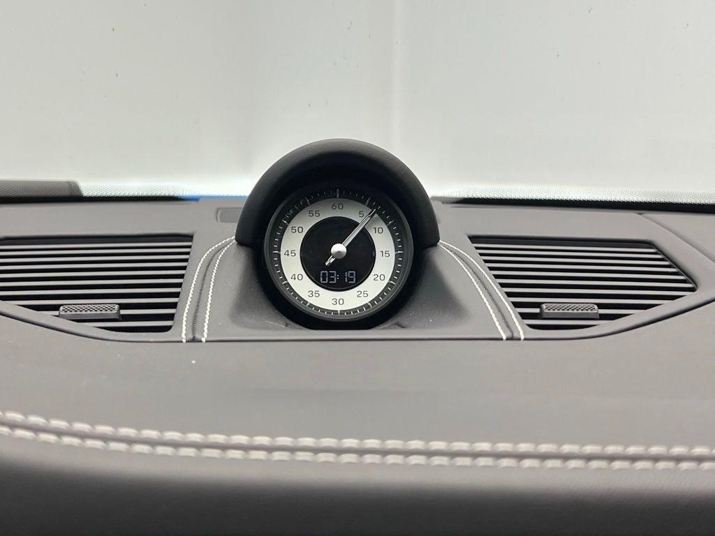 Thumbnail: 2023 Porsche 911 - 12