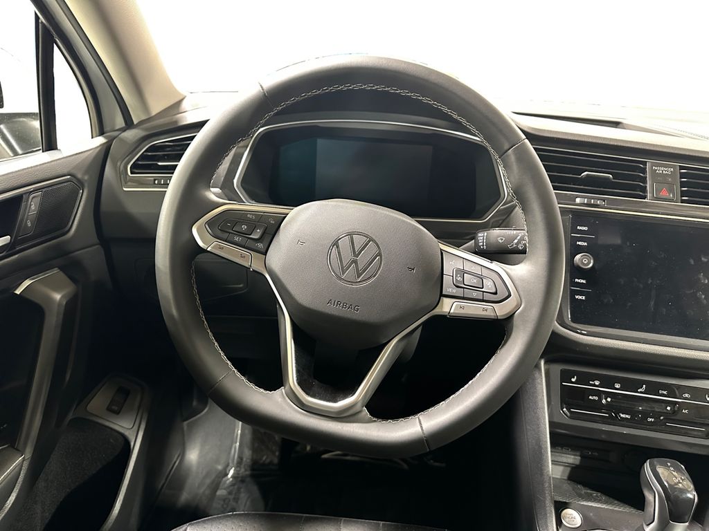 2022 Volkswagen Tiguan 2.0T SE photo