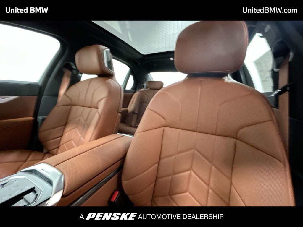 Thumbnail: 2025 BMW 7 Series - 13