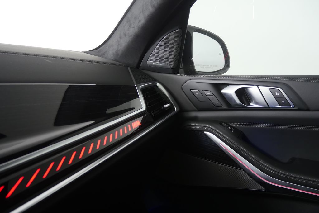 Thumbnail: 2026 BMW X7 - 30