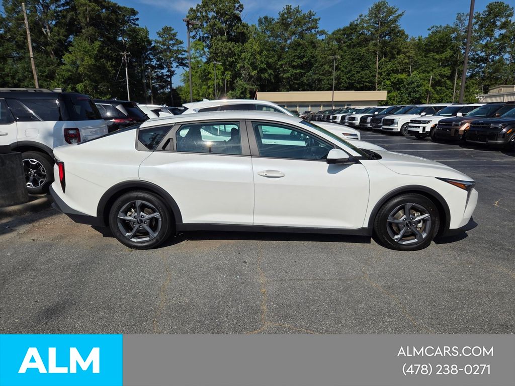 Used 2025 White Kia LXS image 12