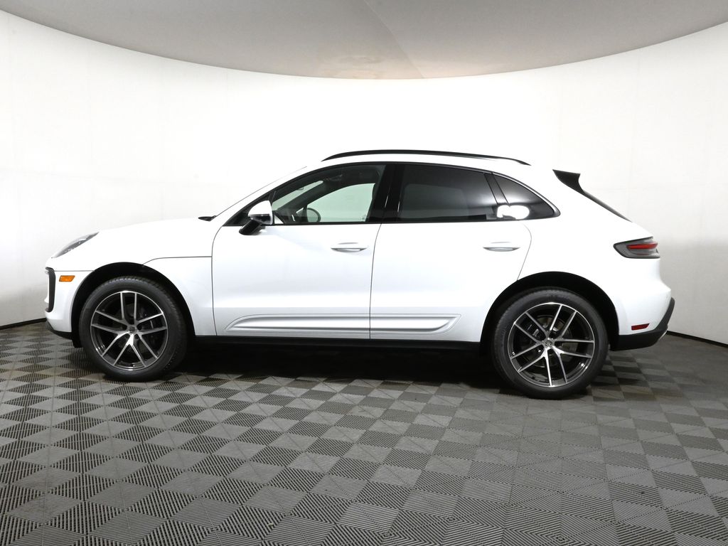 Thumbnail: 2026 Porsche Macan - 2