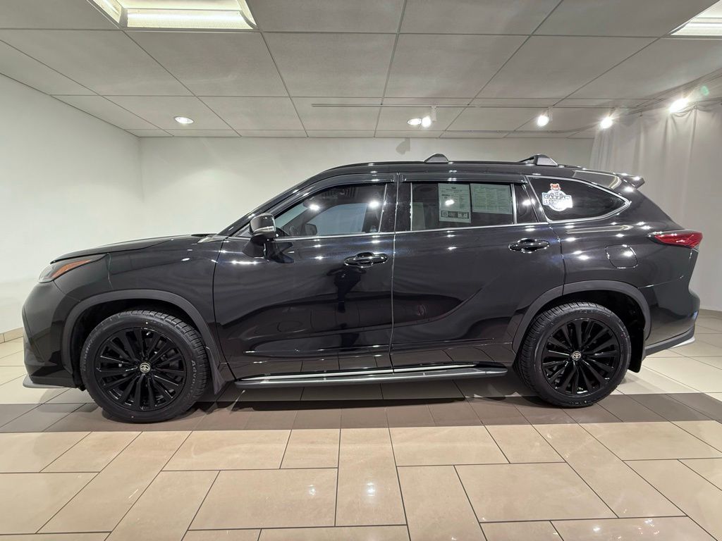 Thumbnail: 2023 Toyota Highlander - 2